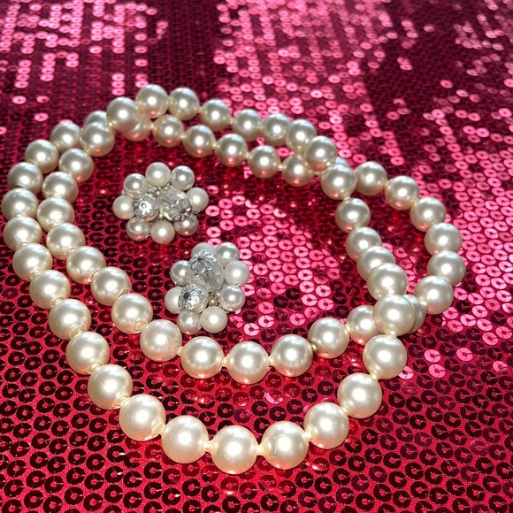 Vintage Cream Pearl Necklace and Earring Set - Picture 3 of 4